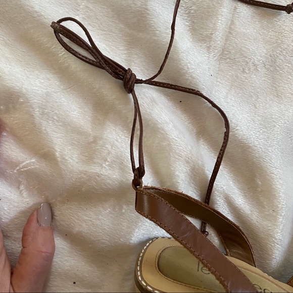 $15.00 
Le Chateau Boho Vintage Sandals - Picture 7 of 12